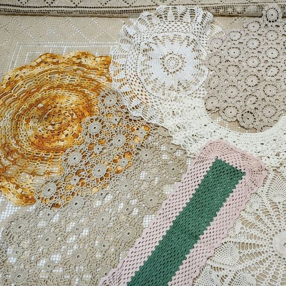 Vintage 14 pc Lace Doily Collection - Picture 9 of 10
